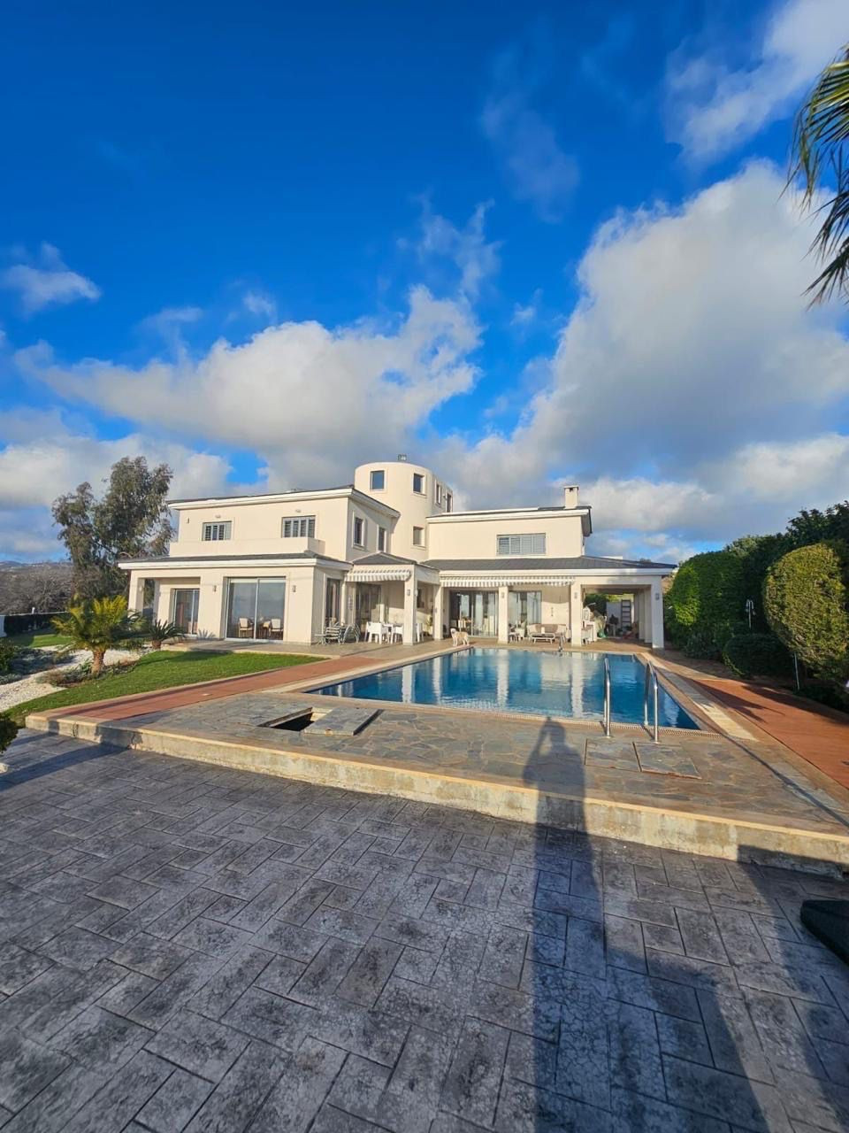 6 Bedrooms House / Villa in Konia, Paphos