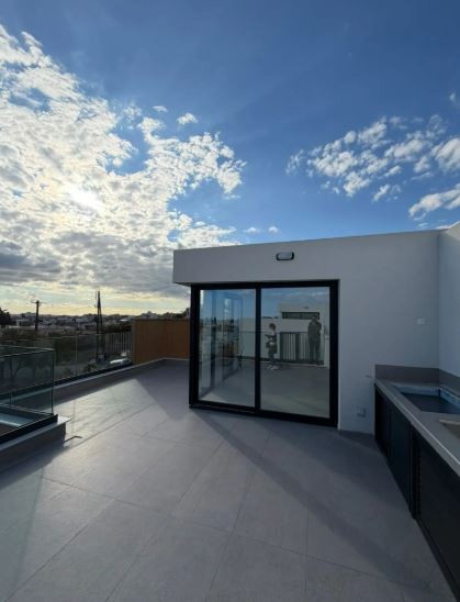 4 Bedrooms Apartment in Agios Athanasios, Limassol