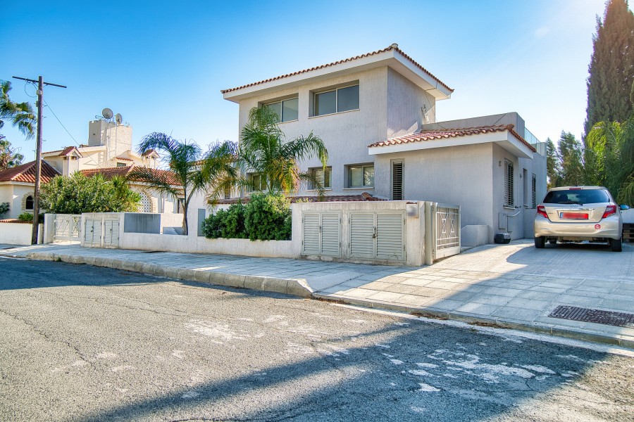 6 Bedrooms House / Villa in Peyia, Paphos