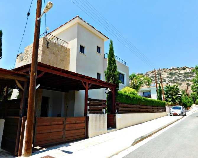 3 Bedrooms House / Villa in Peyia, Paphos