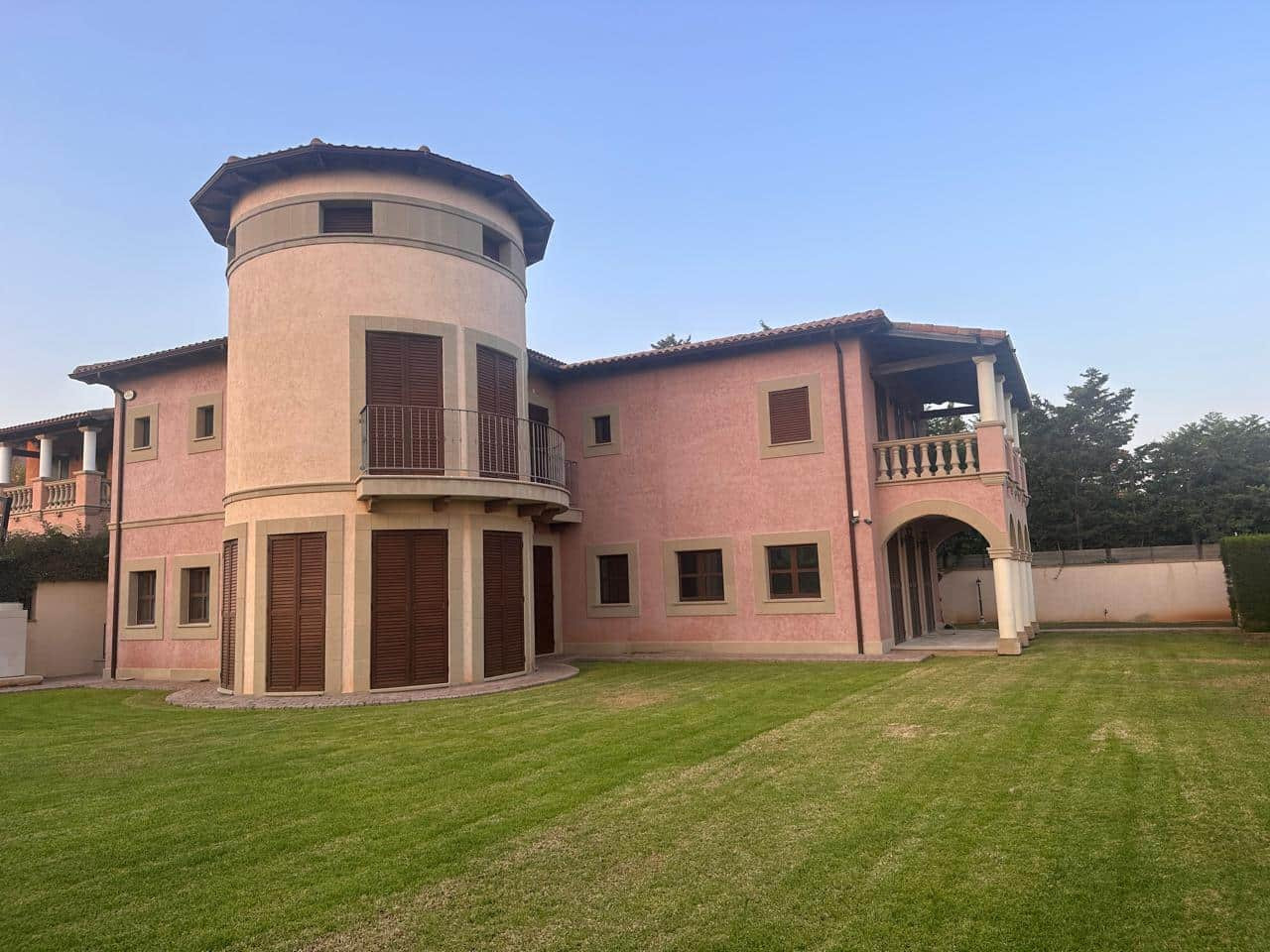 6 Bedrooms House / Villa in Saint Raphael Area, Limassol