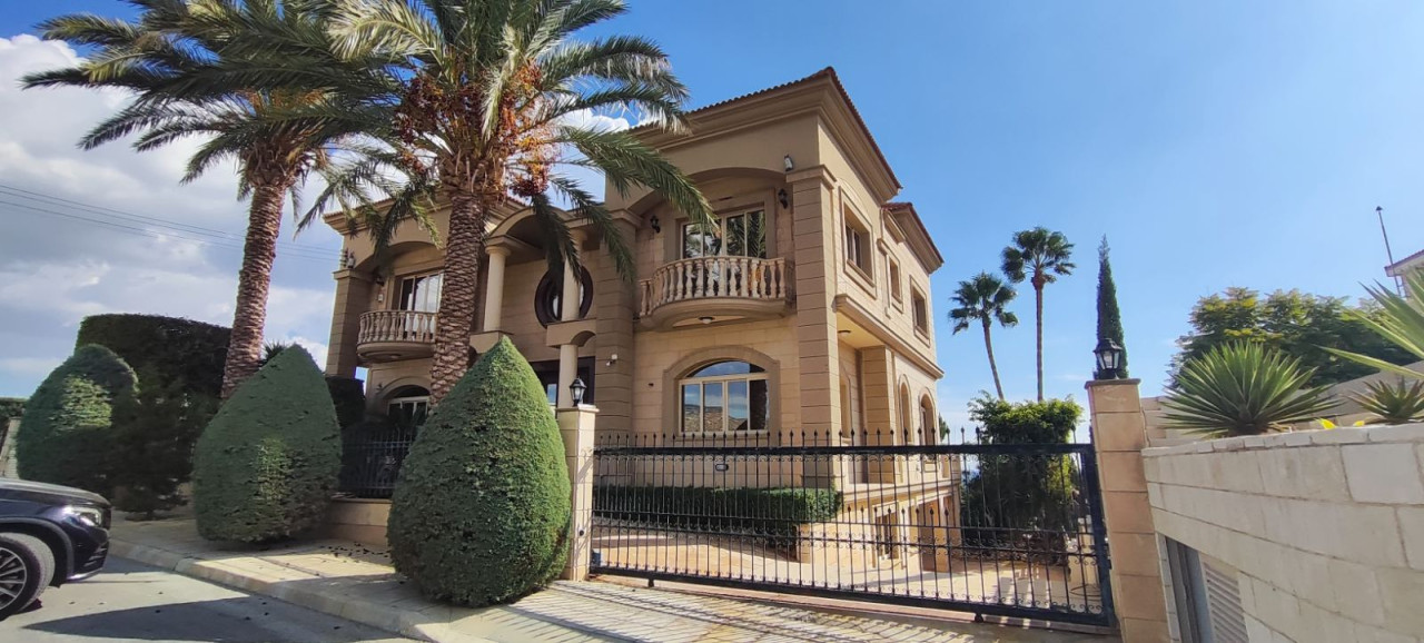 6 Bedrooms House / Villa in Mesovounia, Limassol