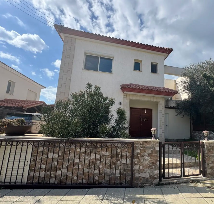 3 Bedrooms House / Villa in Palodia, Limassol