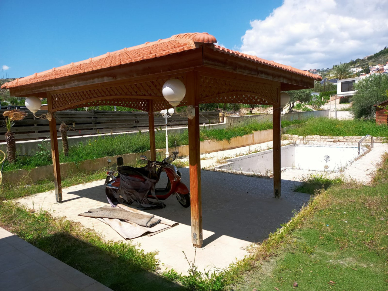 4 Bedrooms House / Villa in Agios Tychonas, Limassol