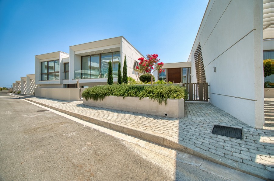 4 Bedrooms House / Villa in Mouttagiaka, Limassol