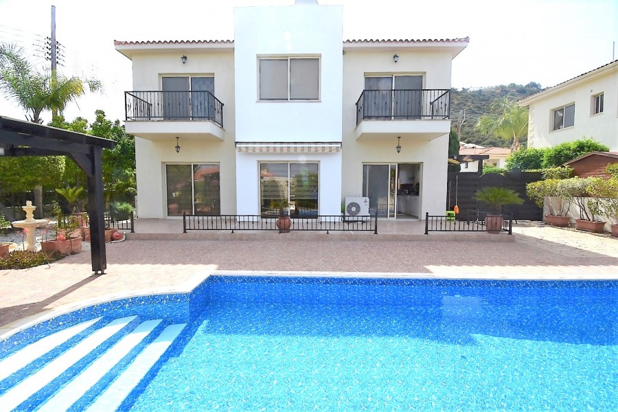 3 Bedrooms House / Villa in Pissouri, Limassol