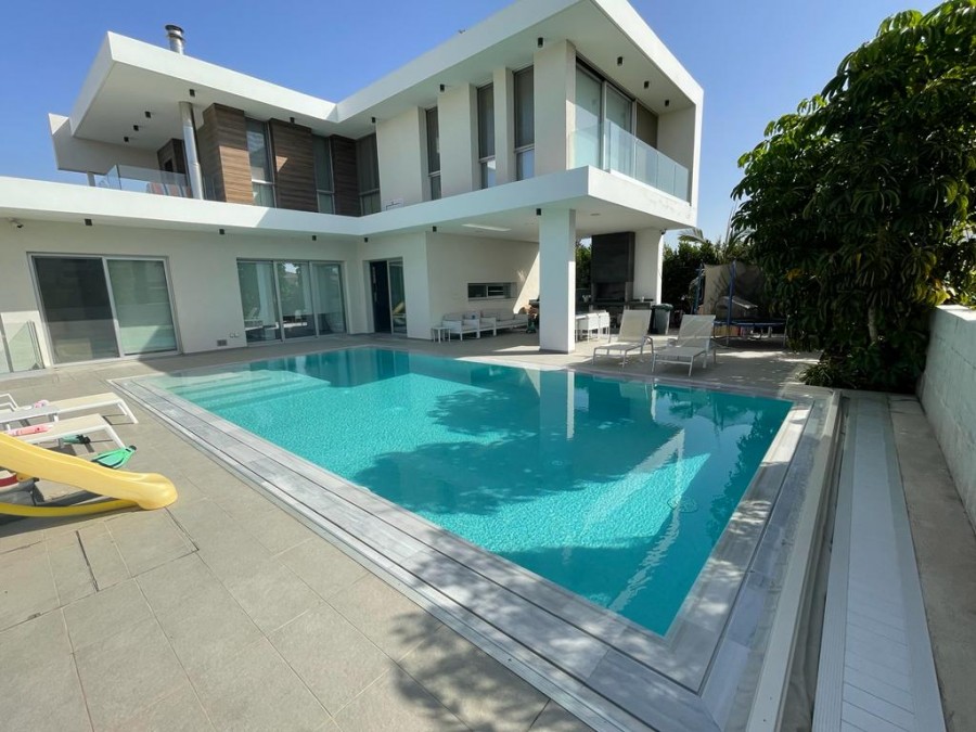6 Bedrooms House / Villa in Dhekelia, Larnaca