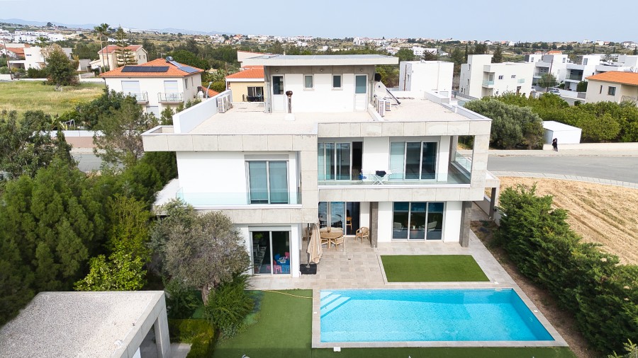 6 Bedrooms House / Villa in Erimi, Limassol