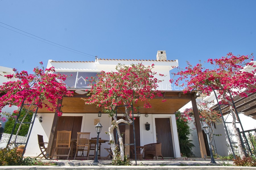 3 Bedrooms House / Villa in Pissouri, Limassol