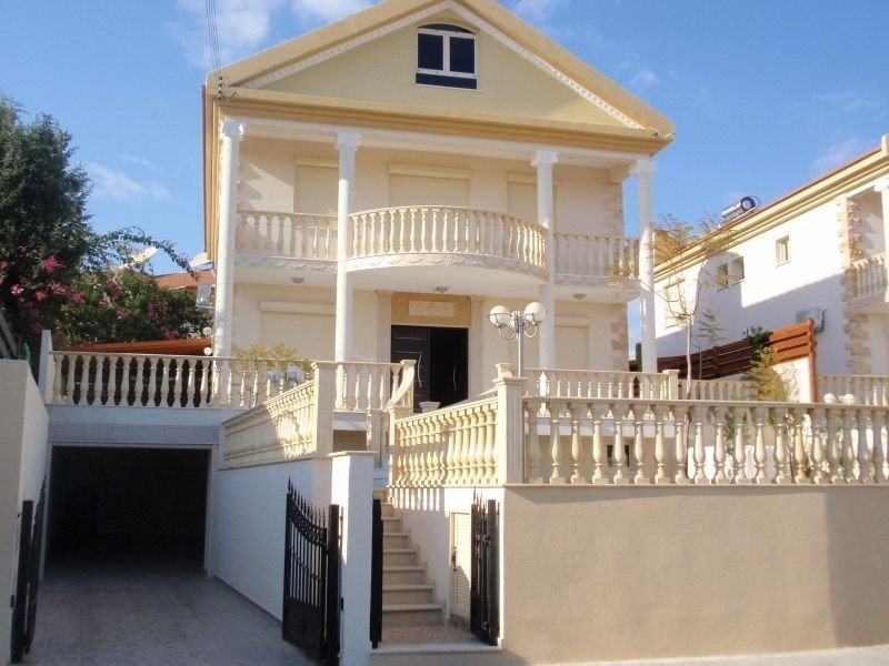 6 Bedrooms House / Villa in Mouttagiaka, Limassol