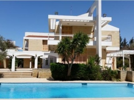 5 Bedrooms House / Villa in Strovolos, Nicosia