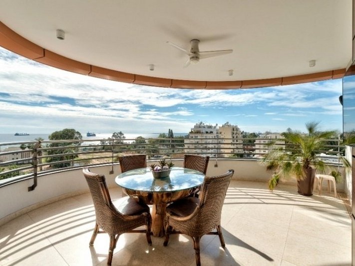 4 Bedrooms Apartment in Molos, Limassol