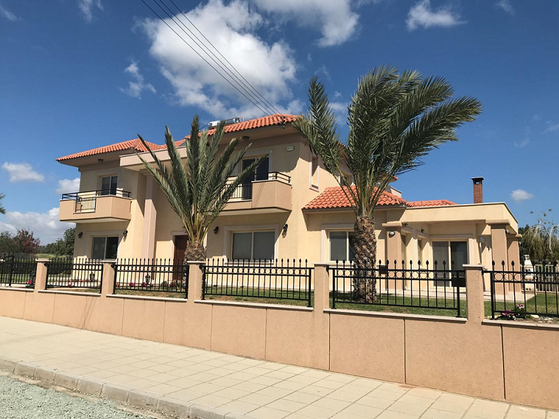 6 Bedrooms House / Villa in Ypsonas, Limassol