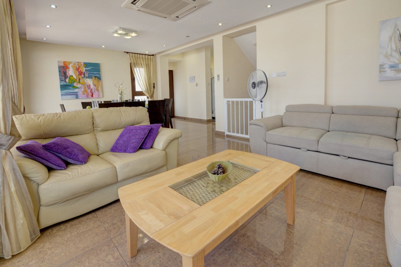 5 Bedrooms House / Villa in Protaras, Famagusta