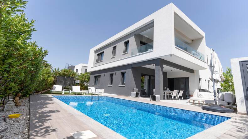 5 Bedrooms House / Villa in Germasogeia, Limassol