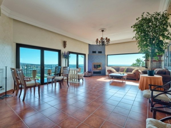 5 Bedrooms House / Villa in Green Area, Limassol