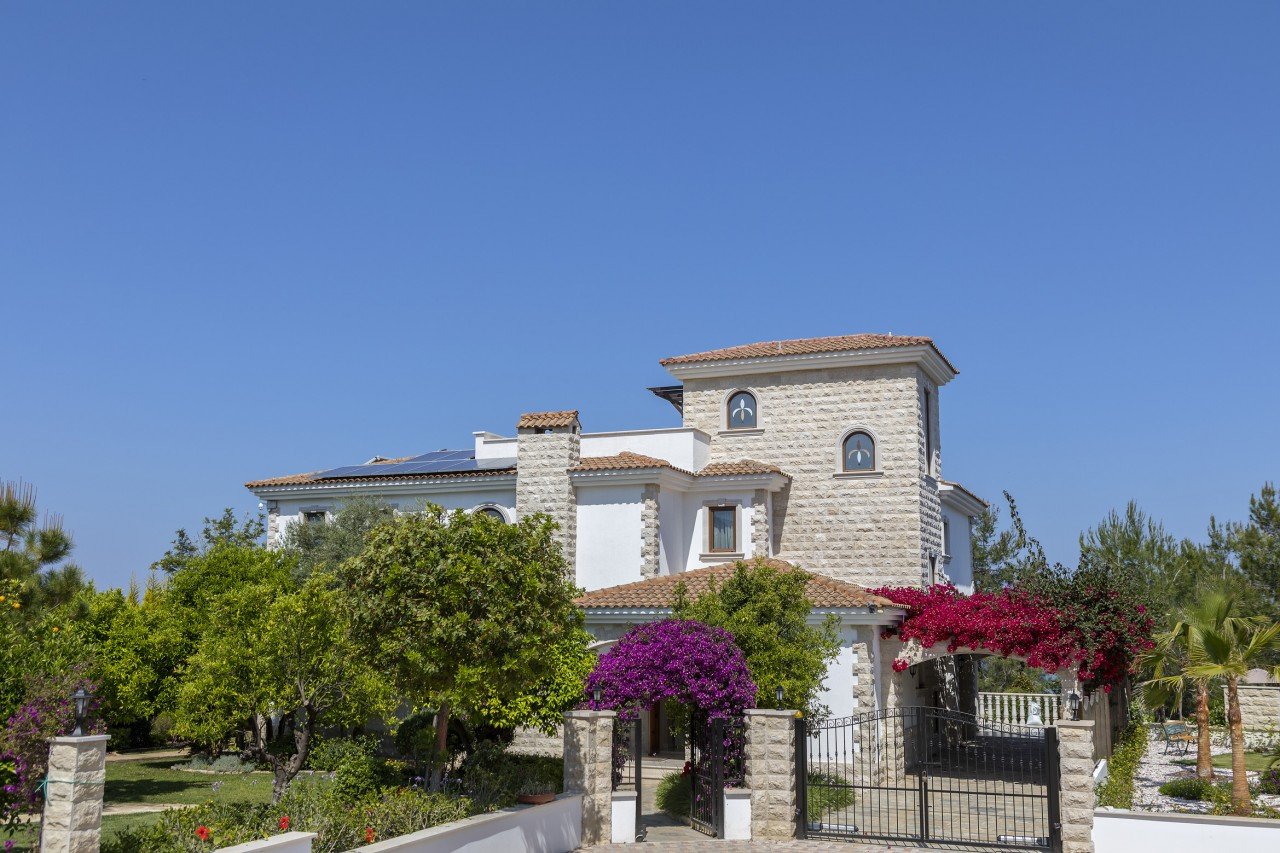 5 Bedrooms House / Villa in Argaka, Paphos