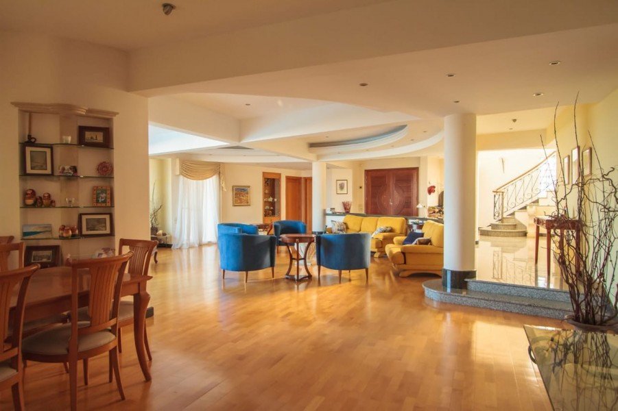 7 Bedrooms House / Villa in Agios Athanasios, Limassol