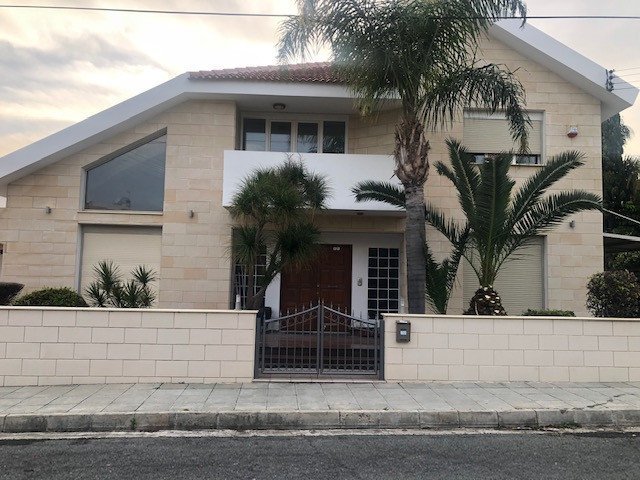 5 Bedrooms House / Villa in Crowne Plaza Area, Limassol