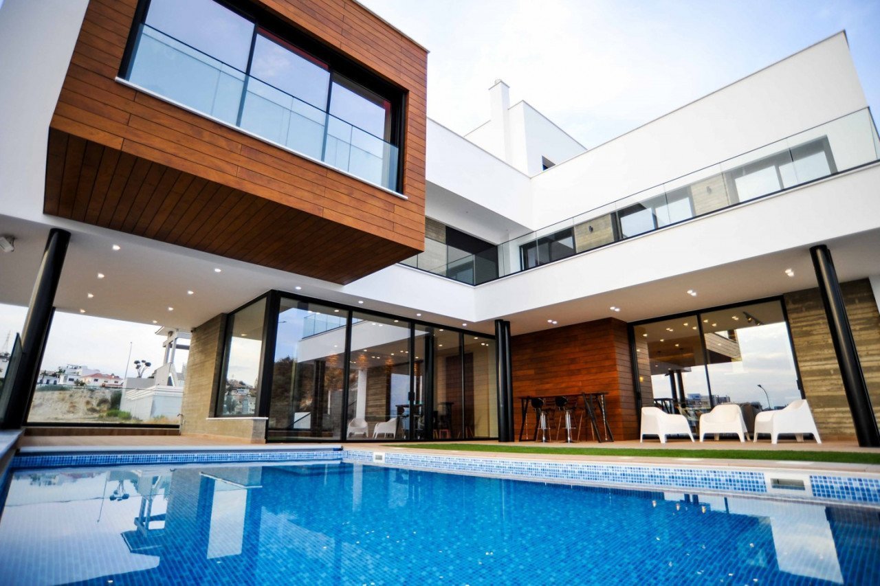 7 Bedrooms House / Villa in Agia Fyla, Limassol