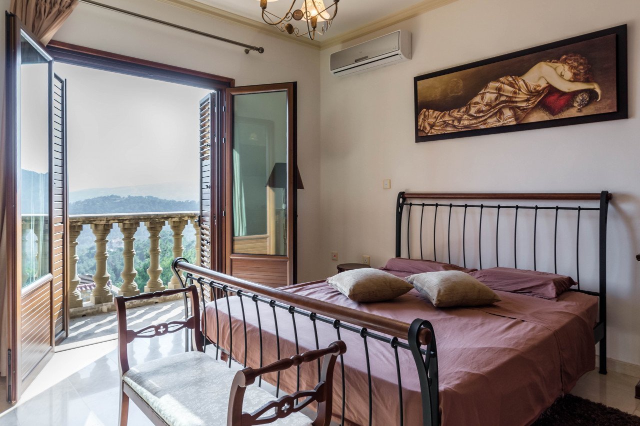 4 Bedrooms House / Villa in Moniatis, Limassol