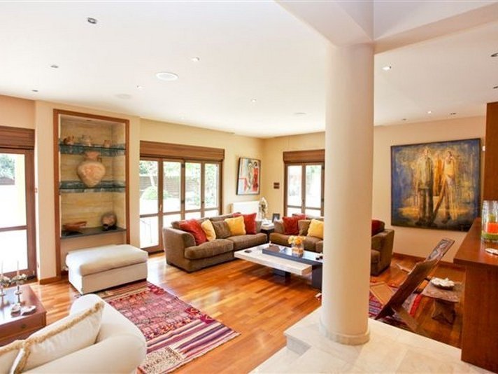 5 Bedrooms House / Villa in Polemidia, Limassol