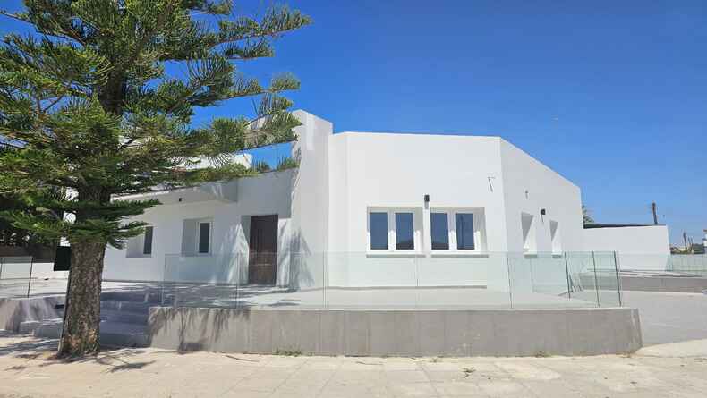 3 Bedrooms Bungalow in Pervolia, Larnaca