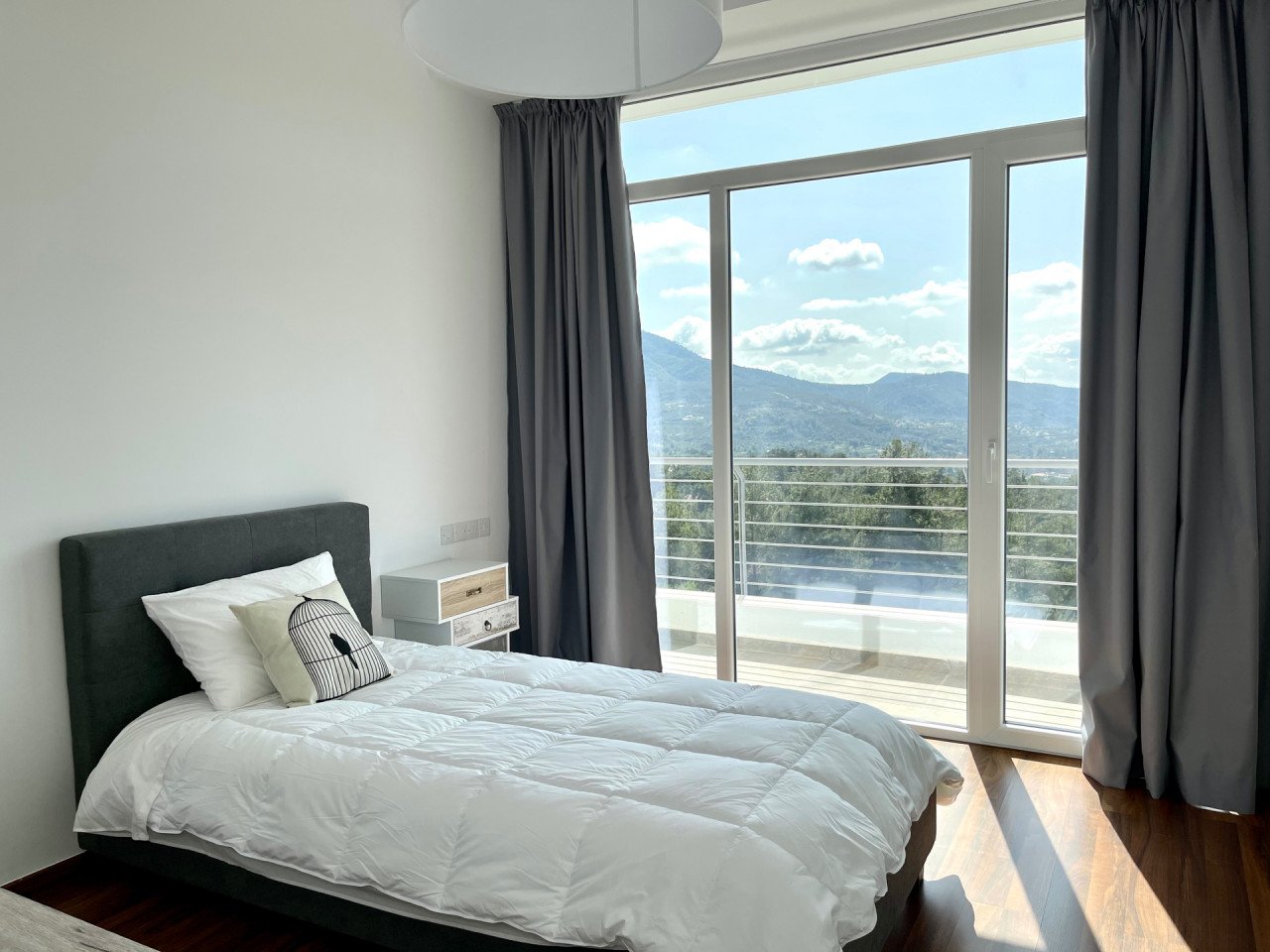 5 Bedrooms House / Villa in Moniatis, Limassol