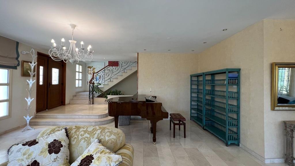 5 Bedrooms House / Villa in Agios Tychonas, Limassol