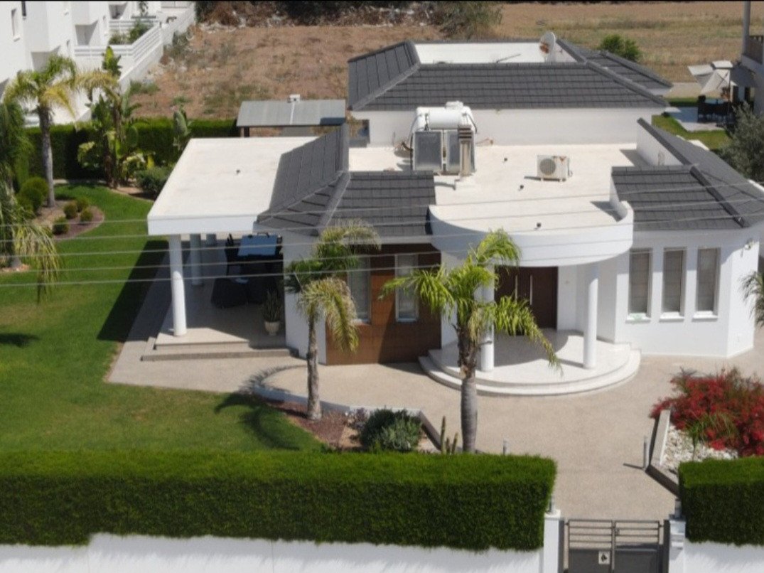 4 Bedrooms House / Villa in Chlorakas, Paphos