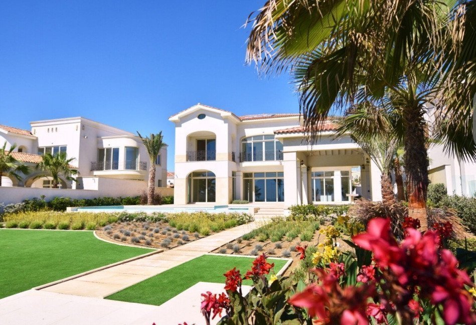 5 Bedrooms House / Villa in Pervolia, Larnaca