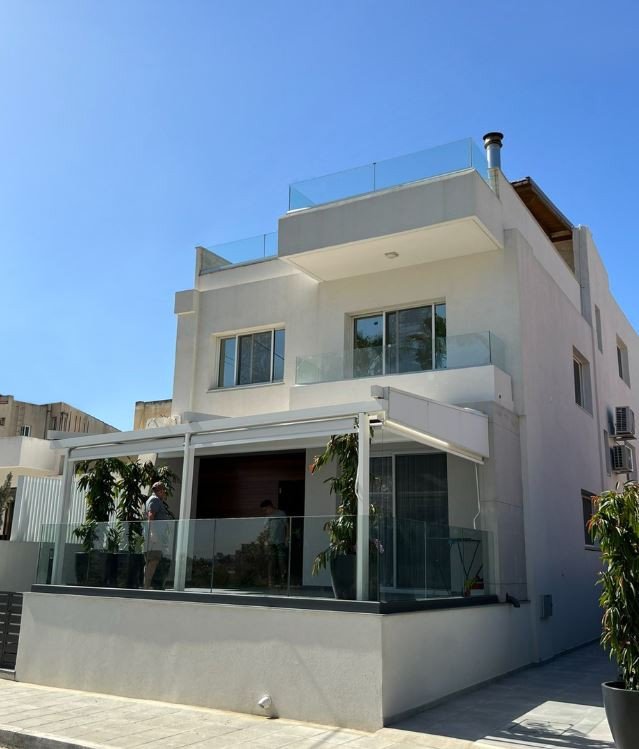 3 Bedrooms Apartment in Mesa Geitonia, Limassol