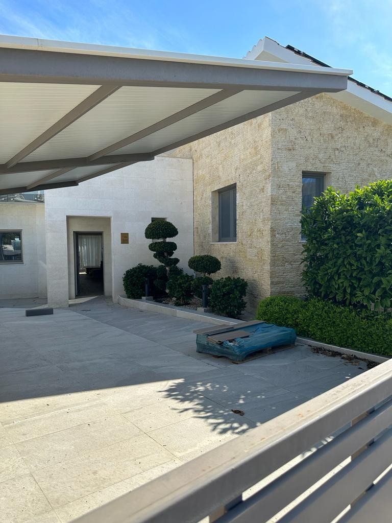 5 Bedrooms House / Villa in Coral Bay, Paphos