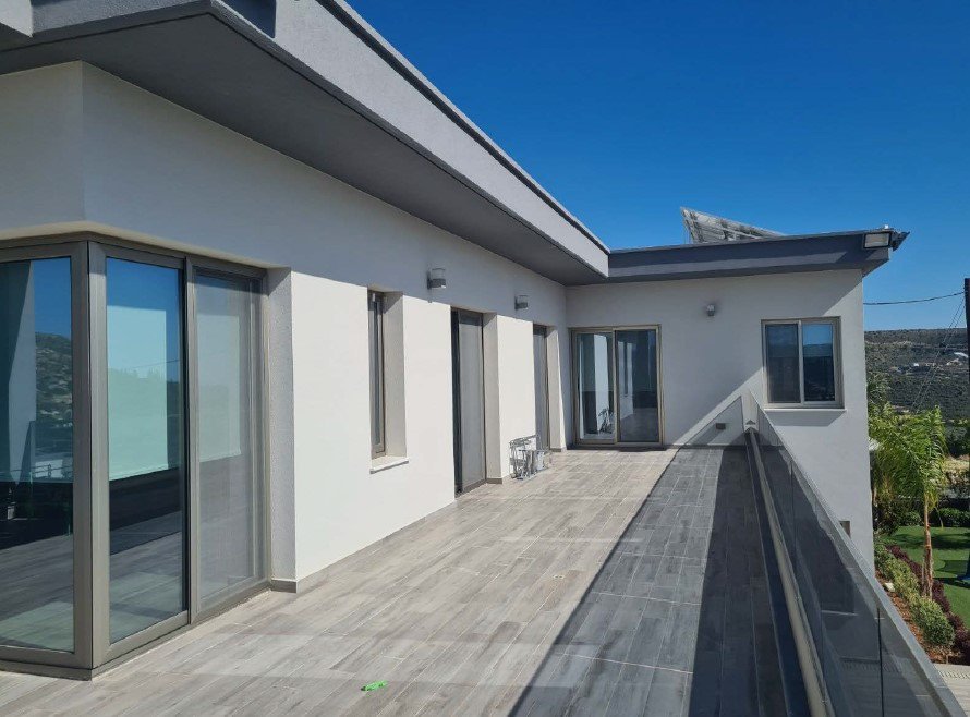 4 Bedrooms House / Villa in Palodia, Limassol