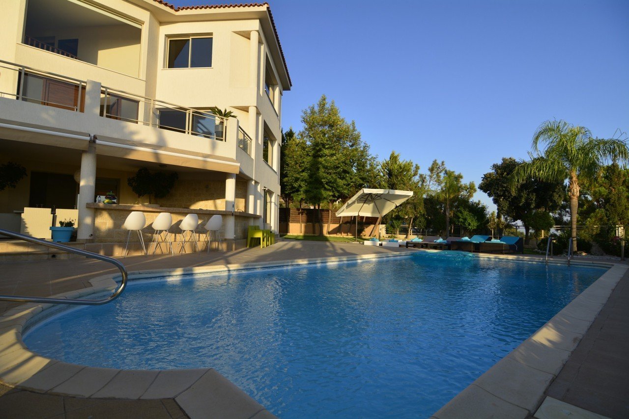 8 Bedrooms House / Villa in Tala, Paphos