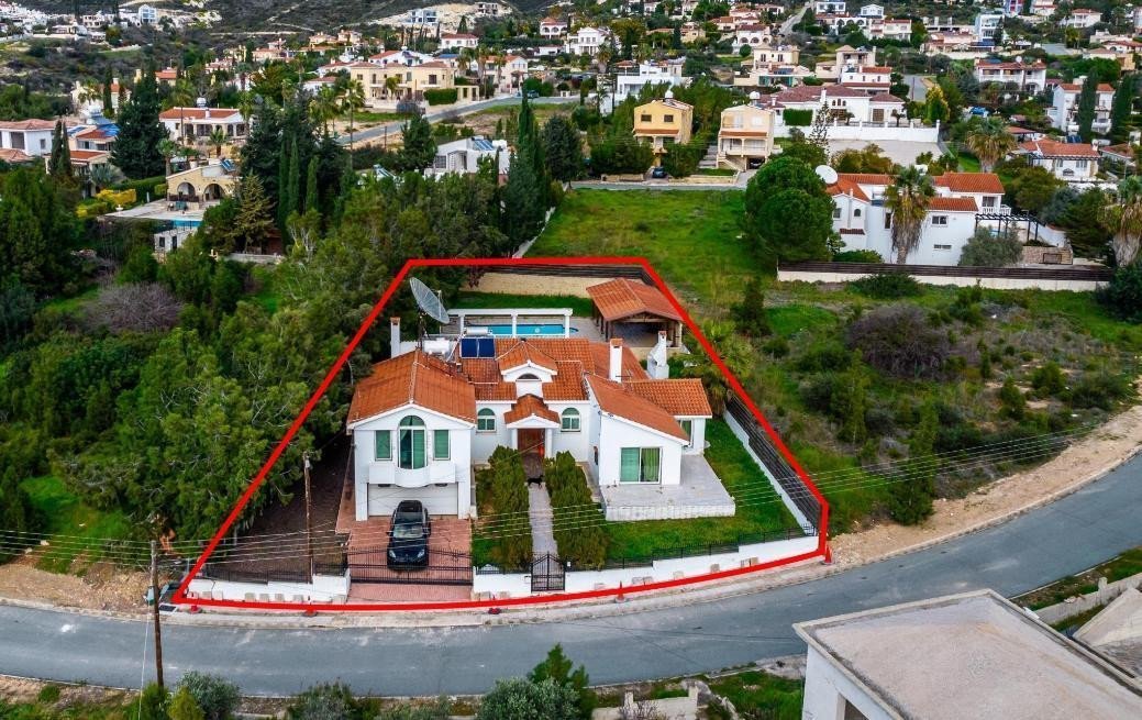 4 Bedrooms House / Villa in Tala, Paphos