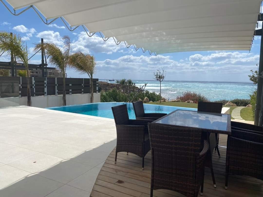 6 Bedrooms House / Villa in Chlorakas, Paphos