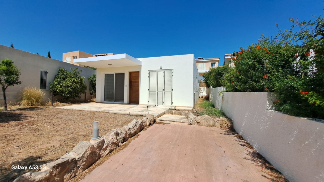 2 Bedrooms House / Villa in Chlorakas, Paphos