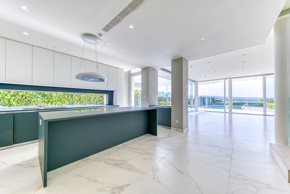 5 Bedrooms House / Villa in Coral Bay, Paphos