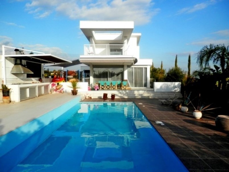 4 Bedrooms House / Villa in Ypsonas, Limassol