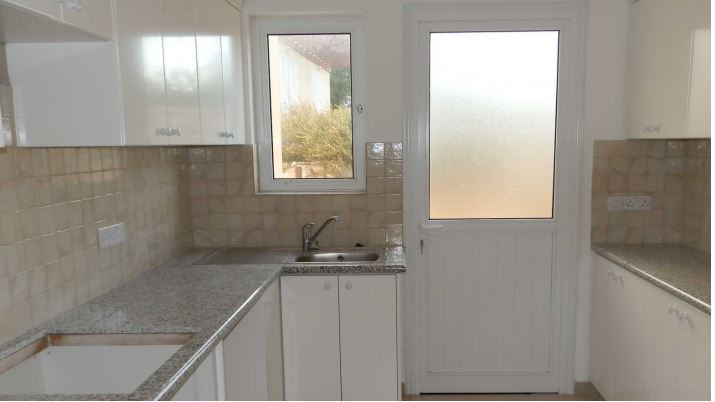 2 Bedrooms House / Villa in Argaka, Paphos