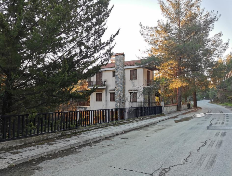 3 Bedrooms House / Villa in Moniatis, Limassol