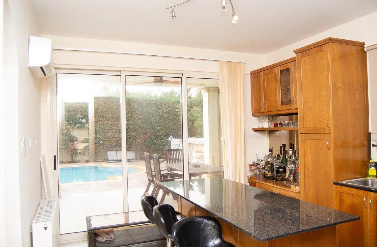 3 Bedrooms House / Villa in Pervolia, Larnaca