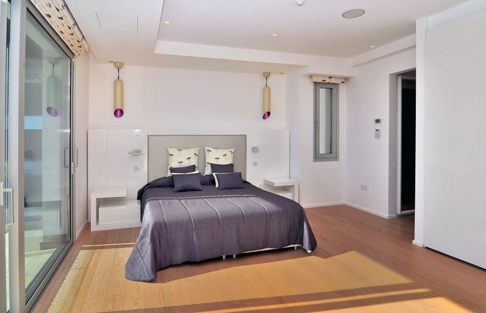 5 Bedrooms House / Villa in Coral Bay, Paphos