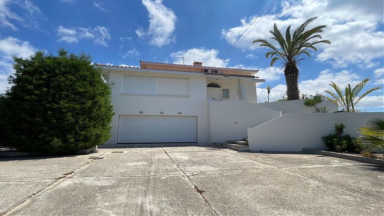 5 Bedrooms House / Villa in Armou, Paphos