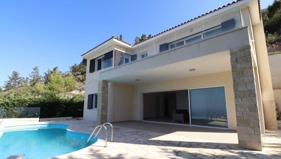 4 Bedrooms House / Villa in Kamares, Paphos