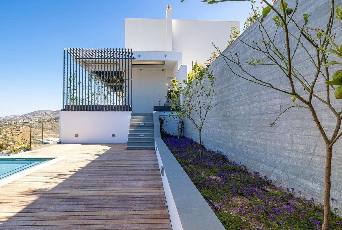 6 Bedrooms House / Villa in Armou, Paphos