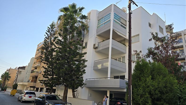 3 Bedrooms Penthouse in Neapolis, Limassol