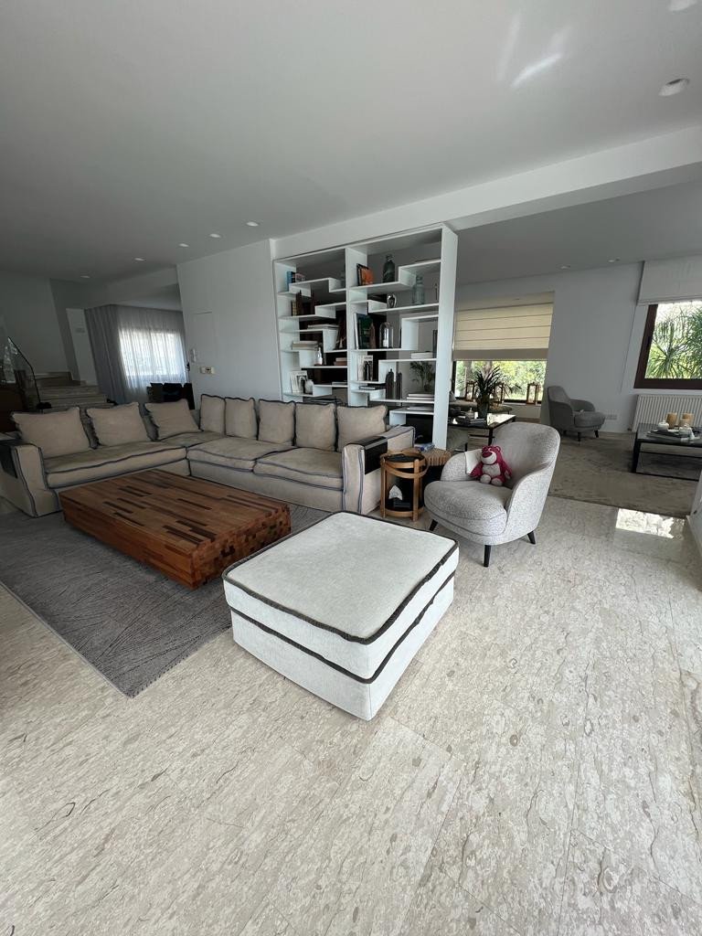 5 Bedrooms House / Villa in Agia Fyla, Limassol