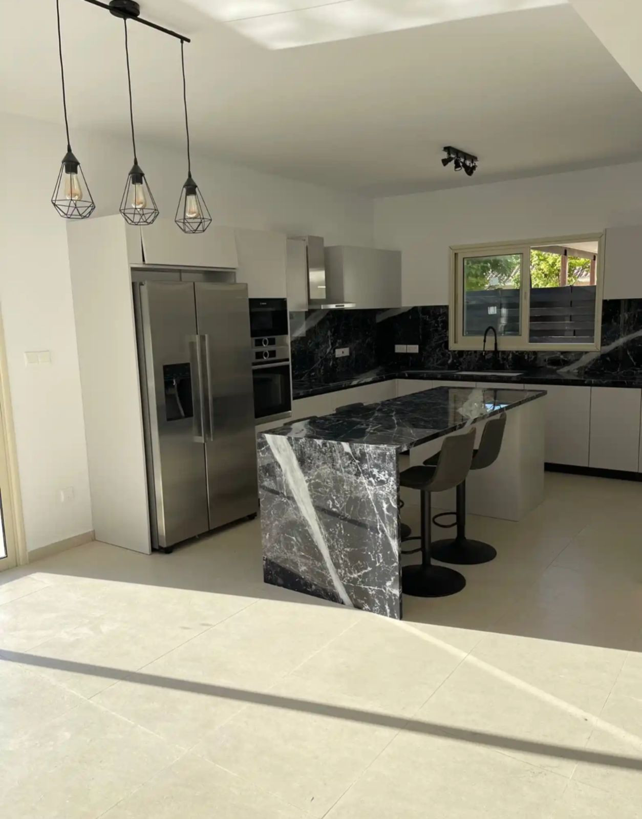 5 Bedrooms House / Villa in Agios Tychonas, Limassol